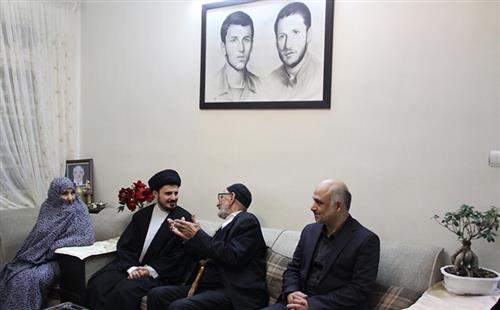 دیدار حضرت حجت الاسلام و المسلمین سید حسن امام جمارانی با خانواده 4 شهید سرافراز سبزی