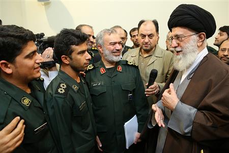 رهبر معظم انقلاب اسلامی در دیدار پاسدارانی که متجاوزان امریکایی به آبهای ایران را بازداشت کردند