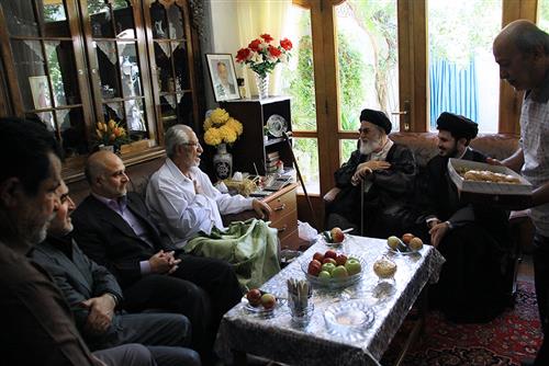 عیادت حضرت حجت الاسلام و المسلمین سید مهدی امام جمارانی از پدر محترم شهید، حاج محمد اژدری 